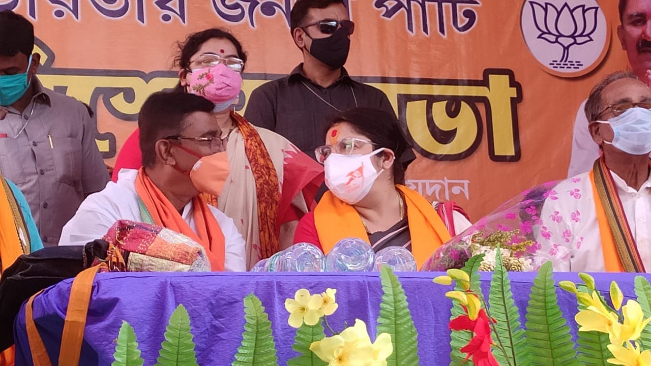 Bengal Chunav 2021: 85 वर्षीय महिला की मौत पर भड़कीं लाॅकेट चटर्जी, कहा – दो मई को महिलाएं देगी दीदी को जवाब