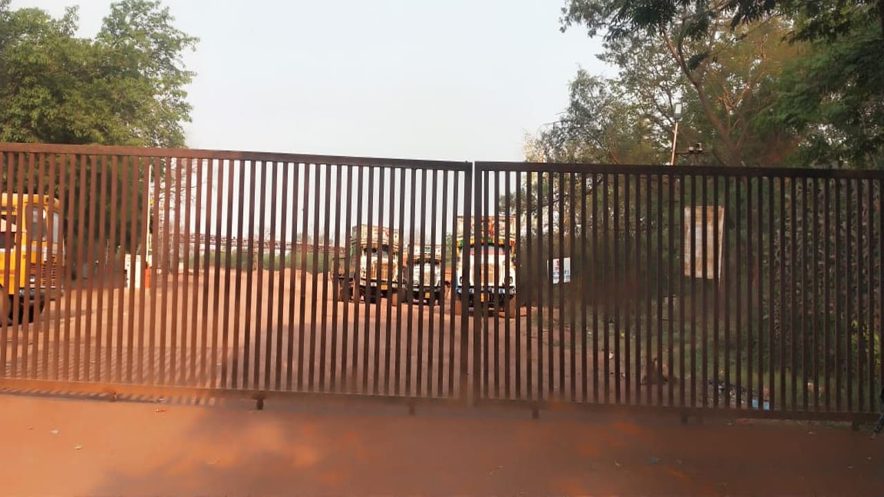 नक्सलियों का झारखंड बंद : लोहरदगा और गुमला में बॉक्साइट ट्रकों का परिचालन ठप, नहीं चली लंबी दूरी की बसें नक्सलियों का झारखंड बंद : लोहरदगा और गुमला में बॉक्साइट ट्रकों का परिचालन ठप, नहीं चली लंबी दूरी की बसें