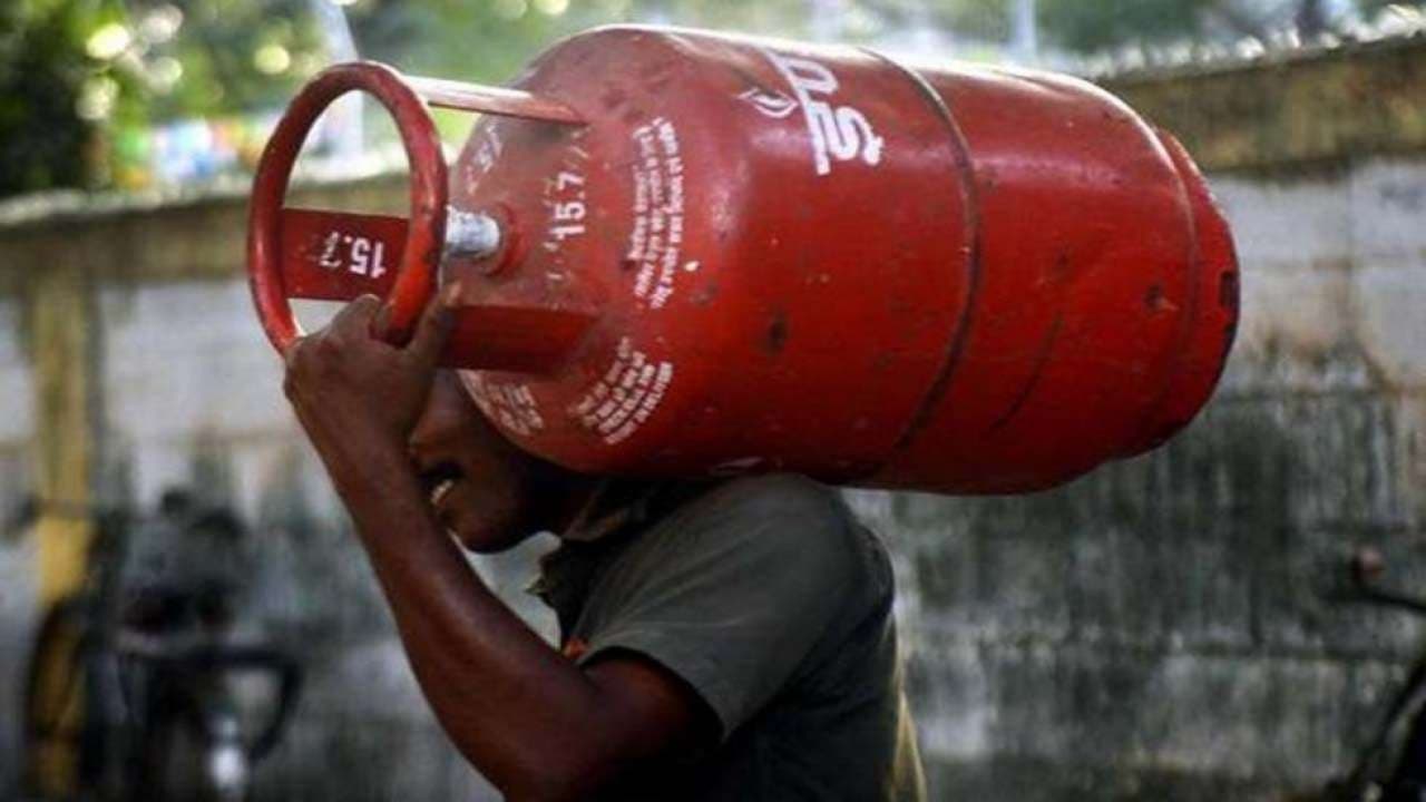 LPG Offer: रसोई गैस सिलिंडर की ऑनलाइन बुकिंग और फ्री होम डिलीवरी के साथ यहां मिल रहा कैशबैक LPG Offer: रसोई गैस सिलिंडर की ऑनलाइन बुकिंग और फ्री होम डिलीवरी के साथ यहां मिल रहा कैशबैक