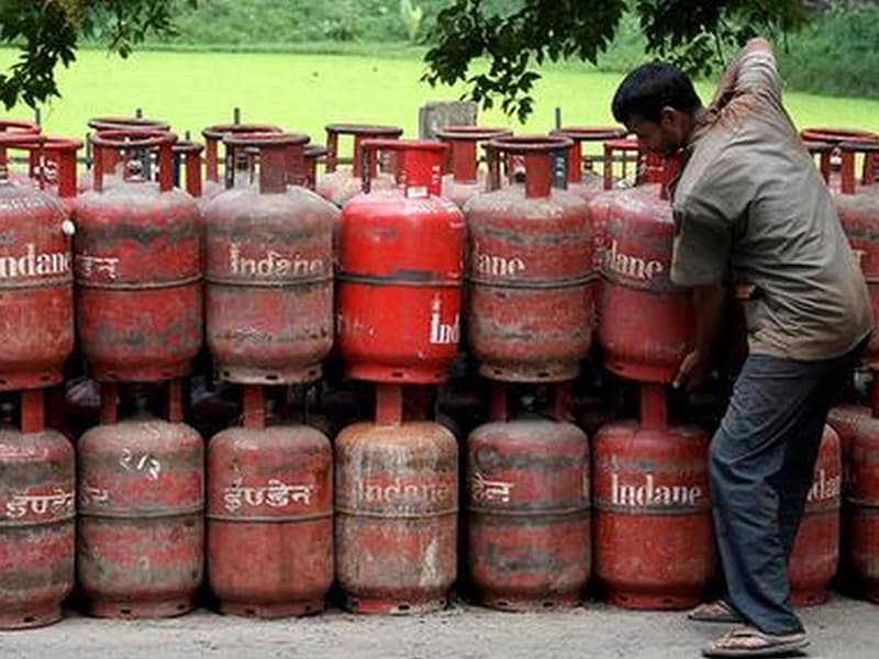 LPG New Rules : घरेलू गैस सिलिंडर की डिलीवरी पाने के लिए आपको बताना होगा OTP