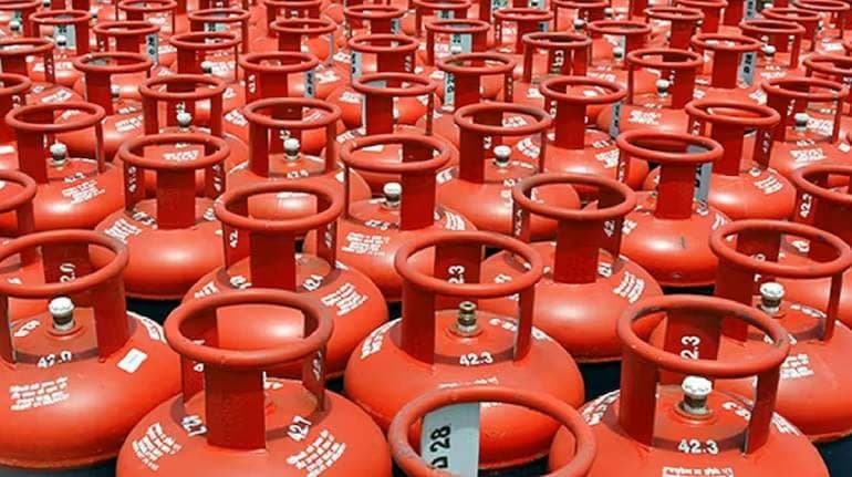 Diwali पर गोरखपुर समेत 10 जिलों के 16 लाख महिलाओं को नहीं मिलेगा मुफ्त सिलेंडर, यहां जानें कारण