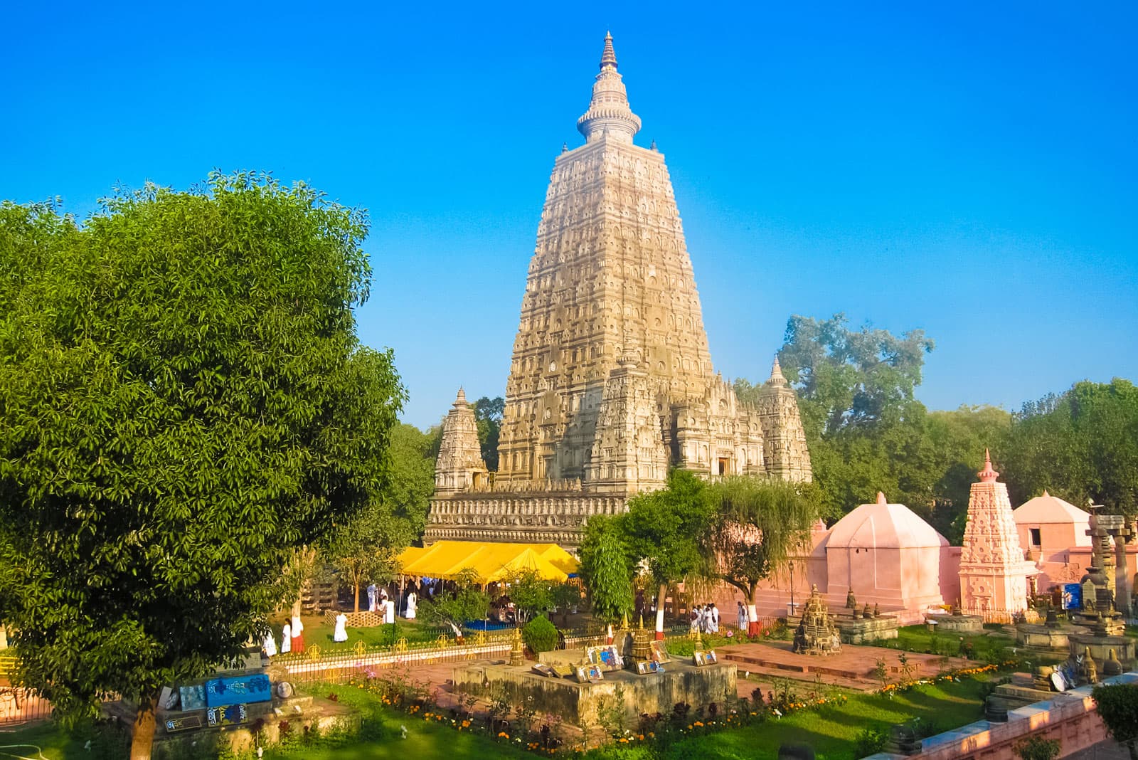 गर्मियों में भी जारी बोधगया का क्रेज, आठ दिनों में 66 हजार से ज्यादा श्रद्धालुओं ने की महाबोधि मंदिर में पूजा