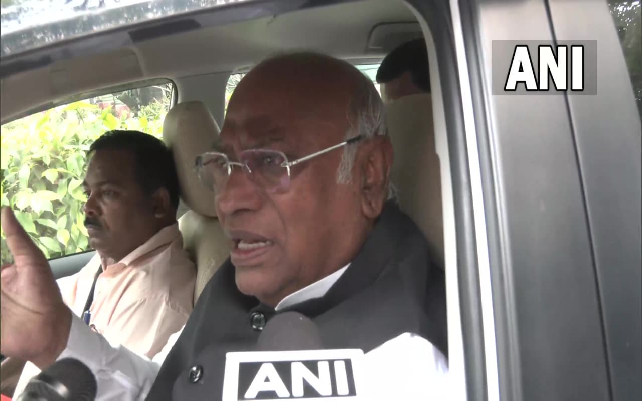 BJP खुद देशविरोधी पार्टी, जेपी नड्डा के बयान पर मल्लिकार्जुन खरगे का पलटवार