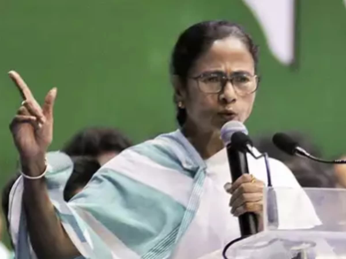 मुख्यमंत्री ममता बनर्जी ने छह अप्रैल को भी अशांति की जतायी आशंका, प्रशासन को सतर्क रहने की दी हिदायत