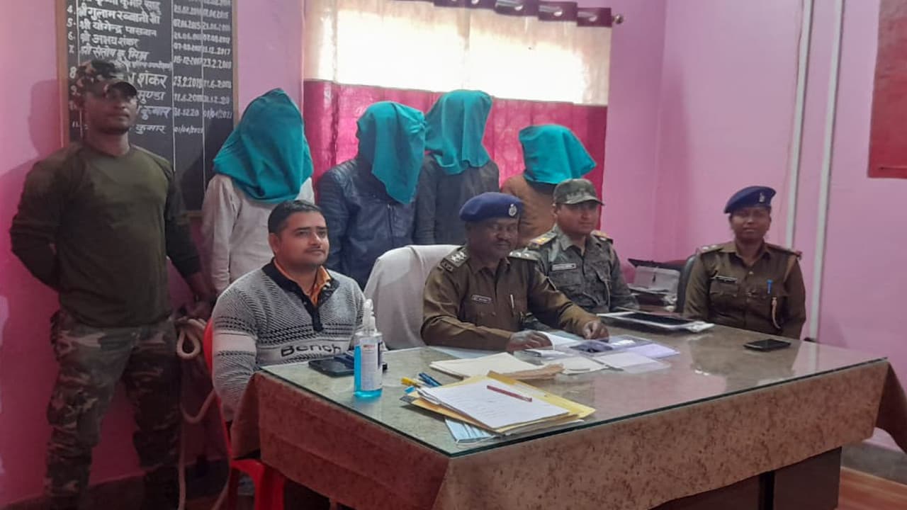 Jharkhand Crime news: लातेहार के मनिका में बाइक लूटकांड का खुलासा, पुलिस ने 4 आरोपी को किया गिरफ्तार