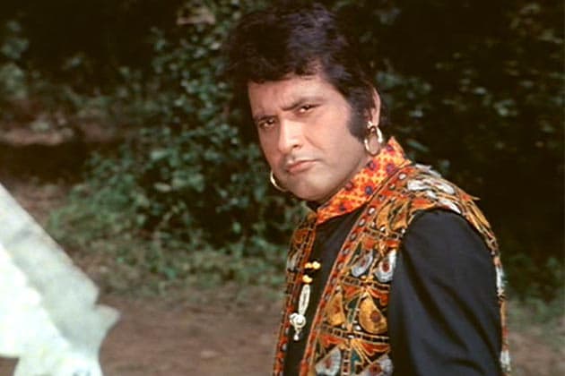 लोहे की जंजीर को इस तरह बदला गया, देशभक्ति से लबरेज 40 साल पुरानी गोल्डन जुबली फिल्म क्रांति के अनसुने किस्से