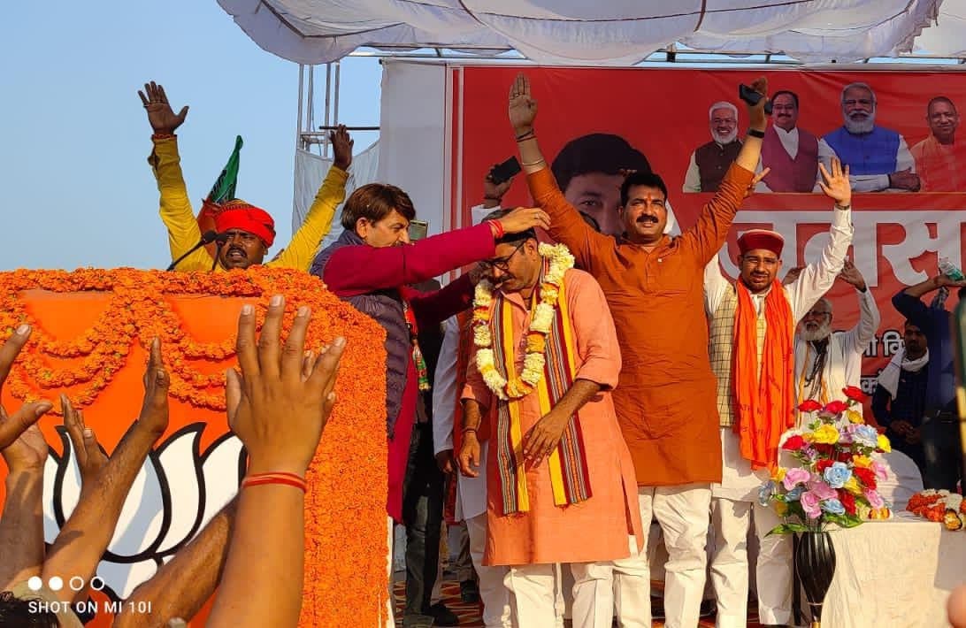 UP Election: मनोज तिवारी ने मंत्री नीलकंठ तिवारी के लिए मांगे वोट, वादों को पूरा करने का दिलाया भरोसा