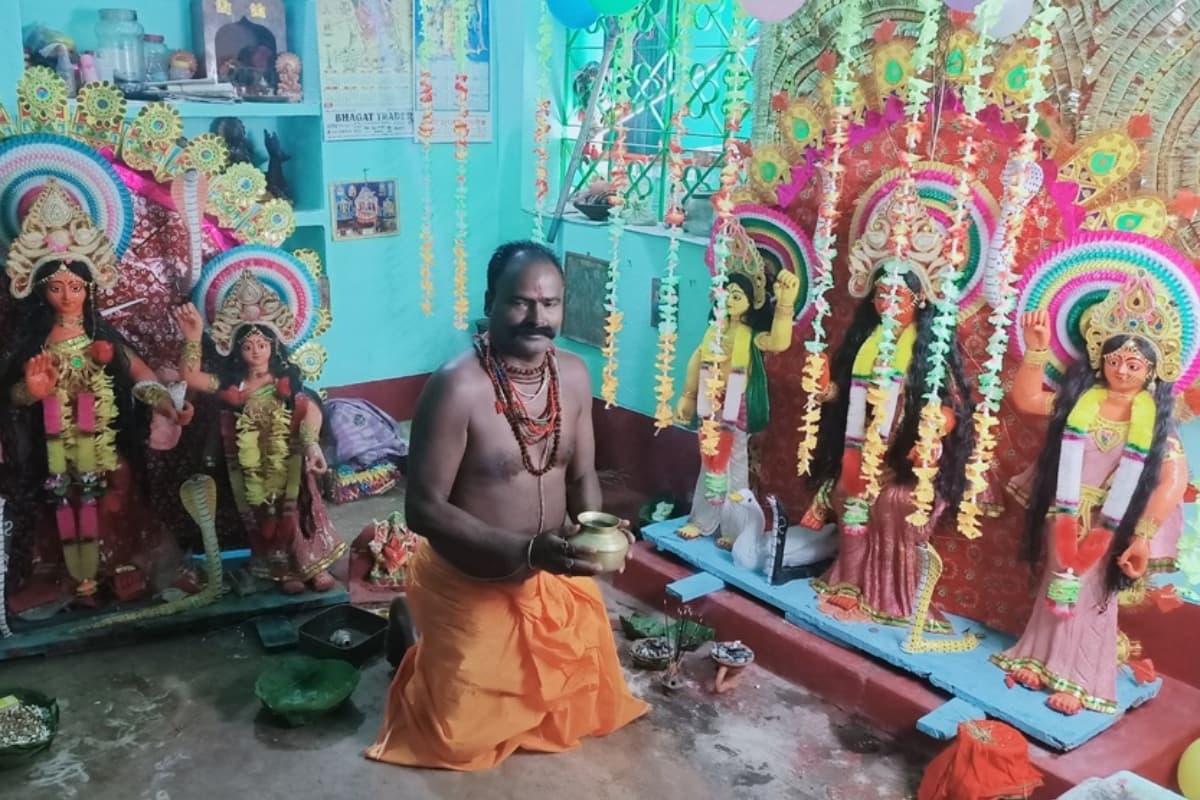 मनसा पूजा : सांप-बिच्छू व बरसाती कीड़ों से बचने की लोक परंपरा, जानें क्यों देते हैं बत्तख की बलि