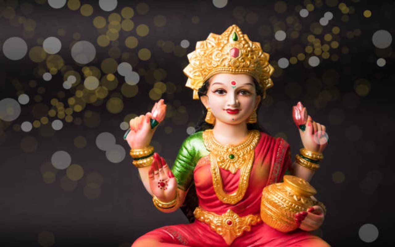 शुक्रवार को करें ये उपाय, माता लक्ष्मी की बरसेगी कृपा, मिलेगी शोहरत दुख दर्द होंगे दूर