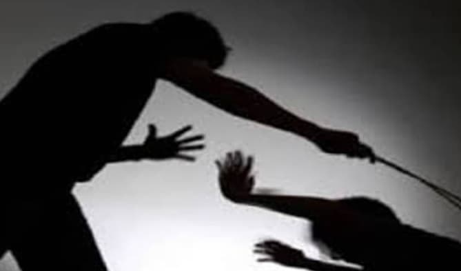 Mathura News: सौतेले बेटे ने जान देकर चुकाई बेड पर चढ़ने की कीमत, सनकी पिता को नहीं आया रहम, इतना पीटा…