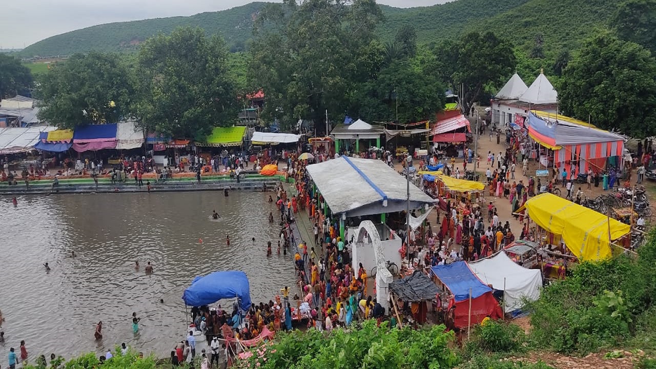 PHOTOS: कुदरत का तोहफा है मुंगेर का ऋषिकुंड, तस्वीरों में देखें मलमास मेले में आपके लिए क्या है खास..