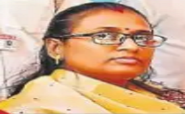 प्रताड़ित महिलाओं व बुजुर्गों की कानूनी लड़ाई लड़ने के लिये नहीं लेती हैं फीस. जानिये गोपालगंज की वकील निधि को…