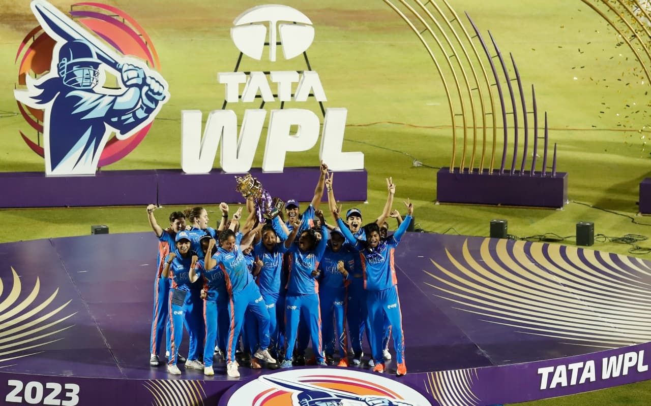 WPL 2023 चैंपियन मुंबई पर हुई पैसों की बारिश, किसे मिला कौनसा अवॉर्ड, जानिए यहां