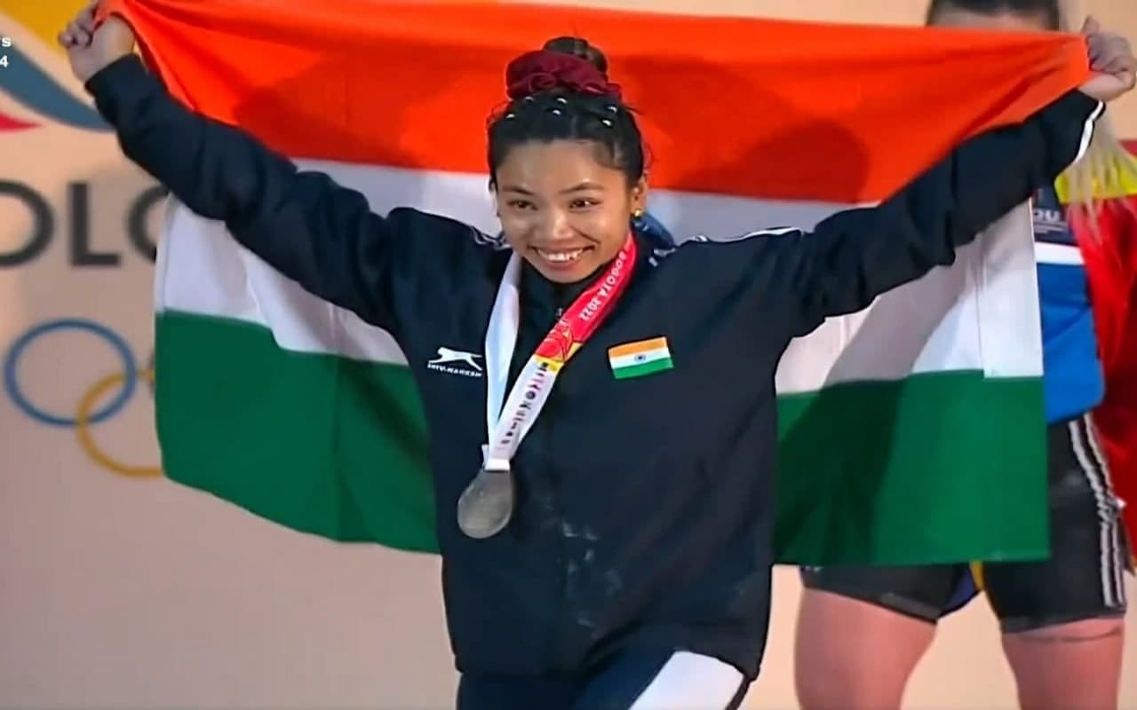 Mirabai Chanu: ‘सिल्वर क्वीन’ बनी मीराबाई चानू, वेटलिफ्टिंग वर्ल्ड चैंपियनशिप में मेडल जीत रचा इतिहास