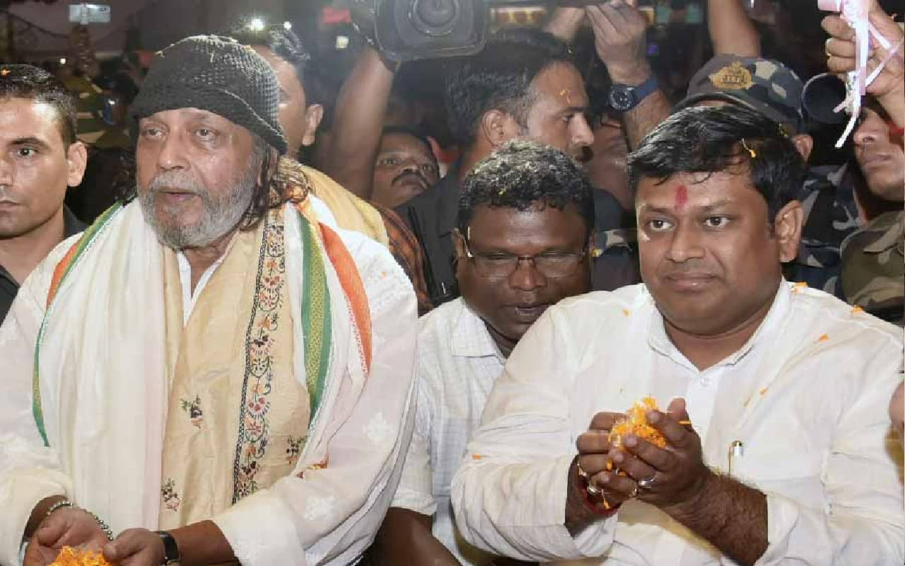 पंचायत चुनाव के लिए बंगाल में फिर हुई मिथुन चक्रवर्ती की एंट्री, भाजपा के लिए करेंगे प्रचार-प्रसार