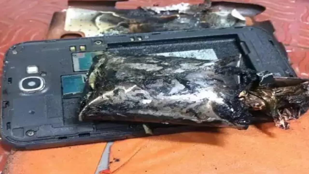 बिहार: बिहारशरीफ में बात करते वक्त फटा मोबाइल फोन, चली गयी युवक के आंख की रोशनी