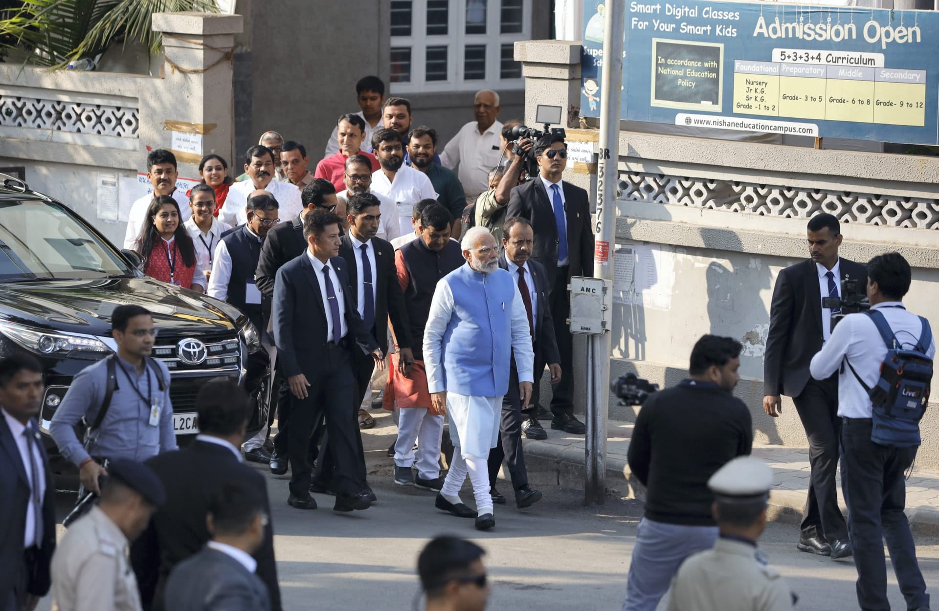 ‘पीएम मोदी ने रोडशो कर आचार संहिता का किया उल्लंघन’, जानें कांग्रेस ने क्यों लगाया ये आरोप