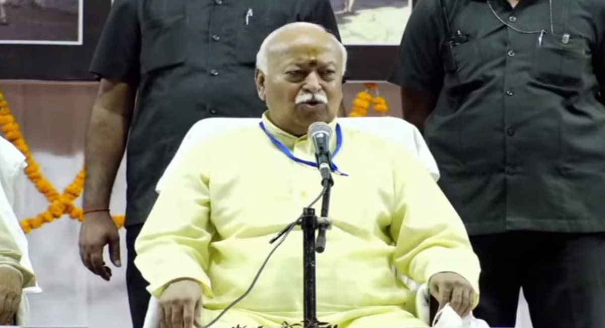 RSS प्रमुख भागवत ने कहा, शादी के लिए हिंदू लड़के-लड़कियों को धर्म बदलना सरासर गलत
