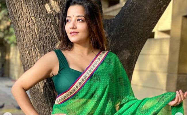 भोजपुरी एक्ट्रेस मोनालिसा ने साड़ी में दिखीं बेहद खूबसूरत, बोलीं- दो साल पहले जब मैं…
