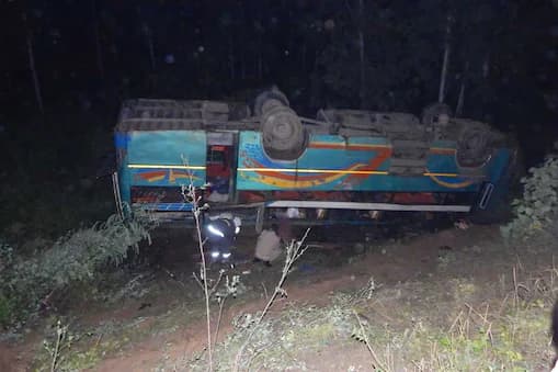 बड़ा हादसा : 20 फीट गहरी खाई में पलटी 100 यात्रियों से भरी स्लीपर बस, 20 से ज्यादा घायल