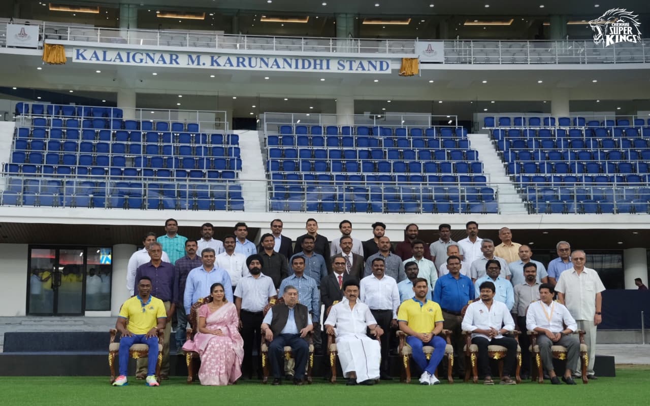 IPL 2023: चेपॉक स्टेडियम में CM स्टालिन और MS Dhoni ने नए स्टैंड का किया उद्घाटन, CSK ने शेयर की तस्वीरें IPL 2023: चेपॉक स्टेडियम में CM स्टालिन और MS Dhoni ने नए स्टैंड का किया उद्घाटन, CSK ने शेयर की तस्वीरें