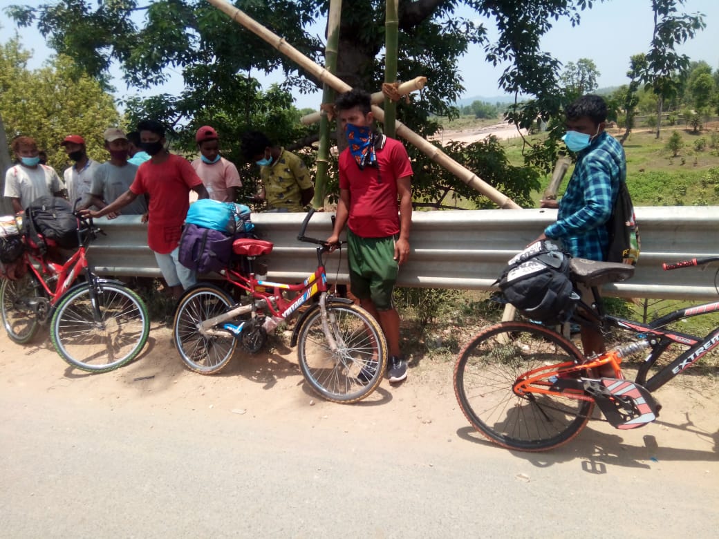 Coronavirus Lockdown Jharkhand: रांची जिला प्रशासन मजदूरों का सफर कर रहा आसान, 24 घंटे में कुल 902 प्रवासी श्रमिकों को भेजा गया घर