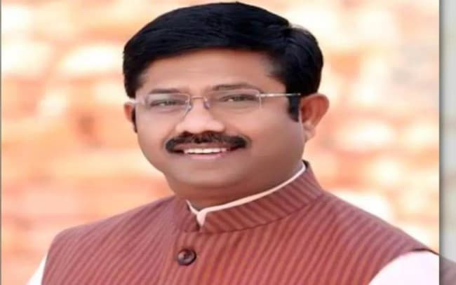 सीएम योगी पर राहुल गांधी की टिप्पणी का मंत्री नंदी ने दिया जवाब, कहा इसीलिये उन्हें पप्पू की ख्याति मिली