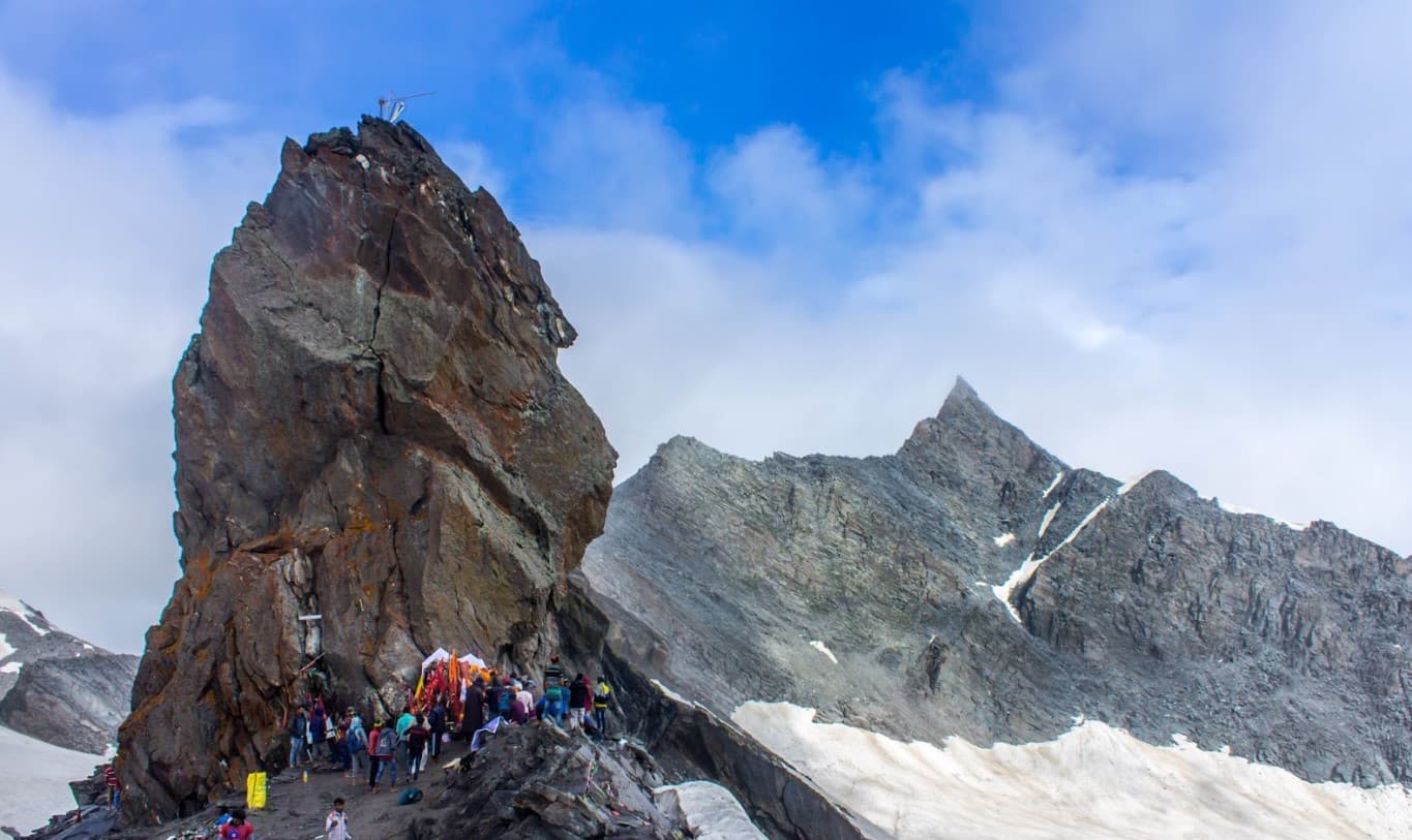 Shrikhand Mahadev: कैसे पहुंचे श्रीखंड महादेव, जानिए क्या है इसका इतिहास और कहानी