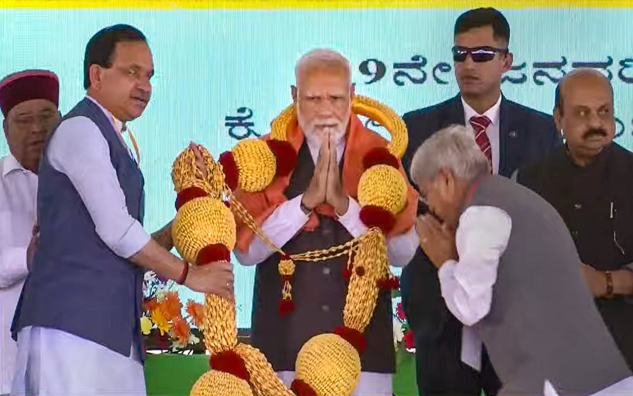 PM MODI ने कर्नाटक में 10800 करोड़ रुपये की परियोजनाओं का किया उद्घाटन, 560 गांवों के किसानों को होगा लाभ