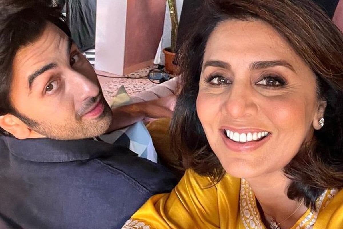 नीतू कपूर ने बोला Shamshera का गलत डायलॉग, बेटे रणबीर कपूर ने फटाक से ऐसे सुधारा, वायरल हो रहा VIDEO