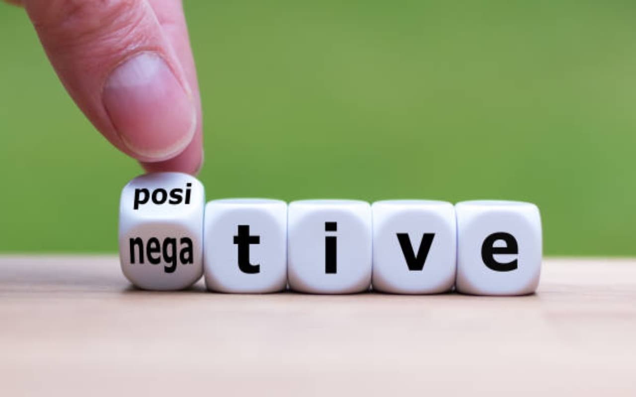 Health Tips : लाइफ से हटाए नेगेटिविटी के बादल दिखेगा सुनहरा कल