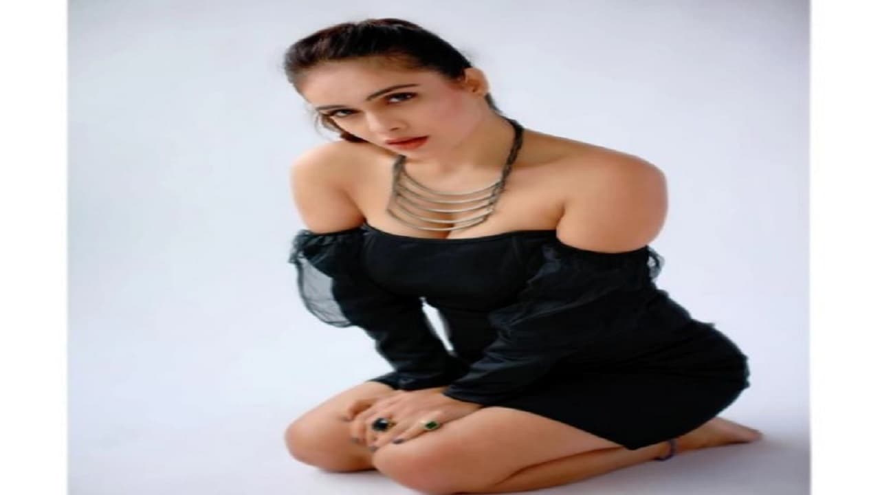 PHOTOS: सिंगर नेहा भसीन के वो 5 बिकिनी लुक्स, जिसने बढ़ा दिया इंटरनेट का पारा, आपने मिस तो नहीं किया?