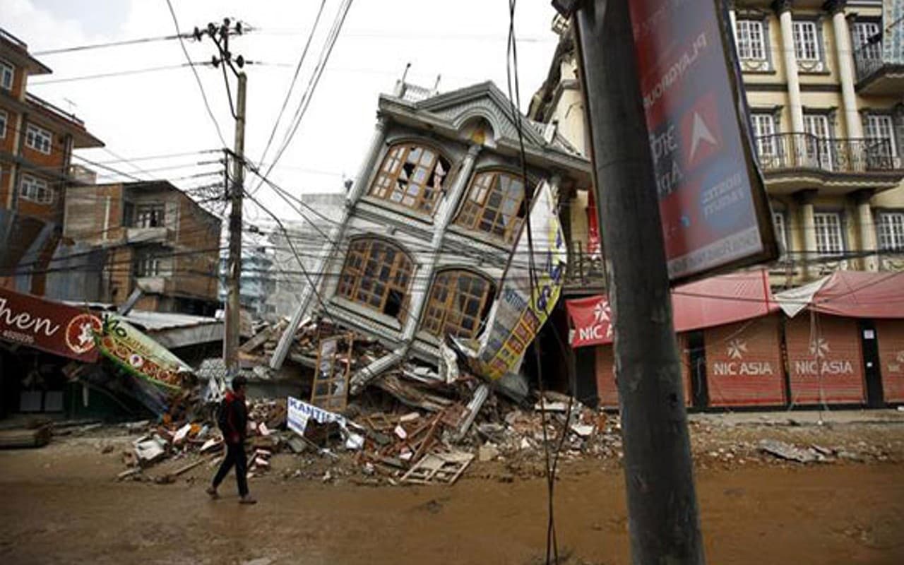नेपाल में तेज भूकंप से अबतक 140 की मौत, यूपी-बिहार सहित इन राज्यों में महसूस किये गये झटके