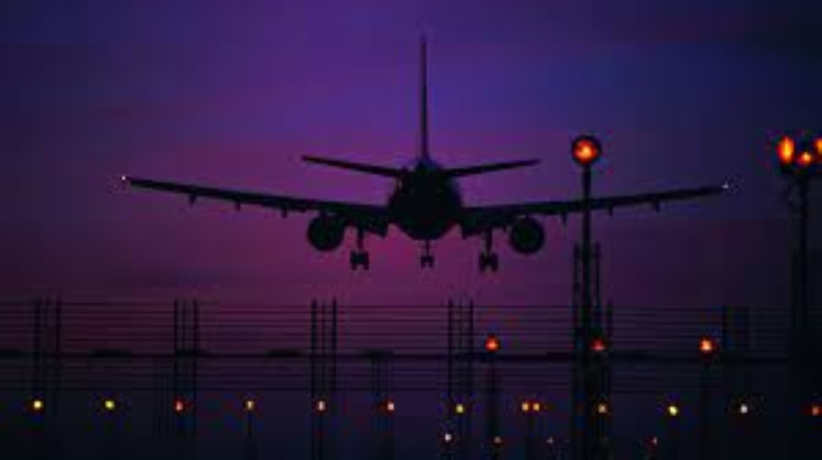 लखनऊ एयरपोर्ट से अब रात में भी उड़ान भर सकेंगे विमान, DGCA की चेतावनी के बाद इस वजह से अब तक लगा था प्रतिबंध