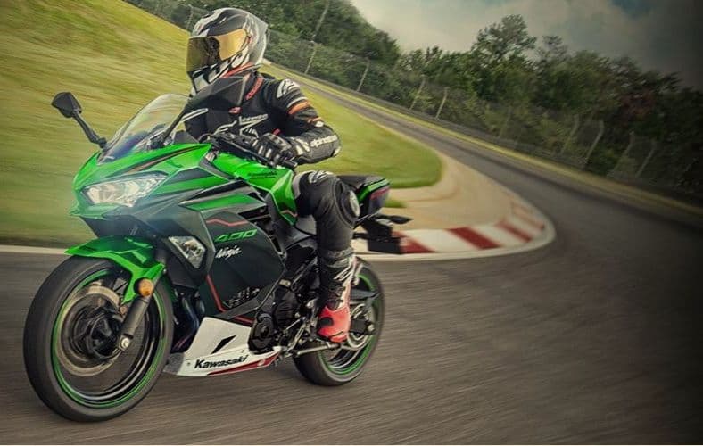 Kawasaki Ninja 400 के नये मॉडल को दो साल बाद किया गया लॉन्च, जानें इस बाइक से जुड़ी सभी बातें Kawasaki Ninja 400 के नये मॉडल को दो साल बाद किया गया लॉन्च, जानें इस बाइक से जुड़ी सभी बातें