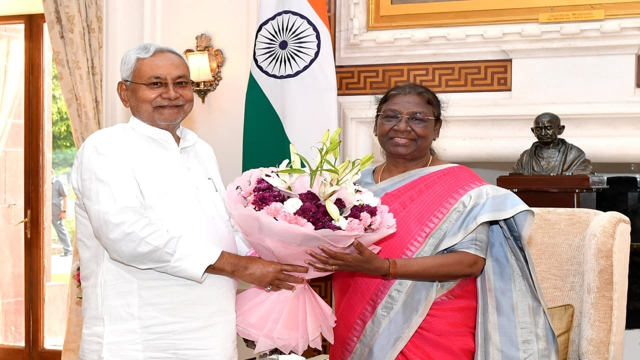 सीएम नीतीश कुमार पहुंचे राष्ट्रपति भवन, महामहिम द्रौपदी मुर्मू से की मुलाकात