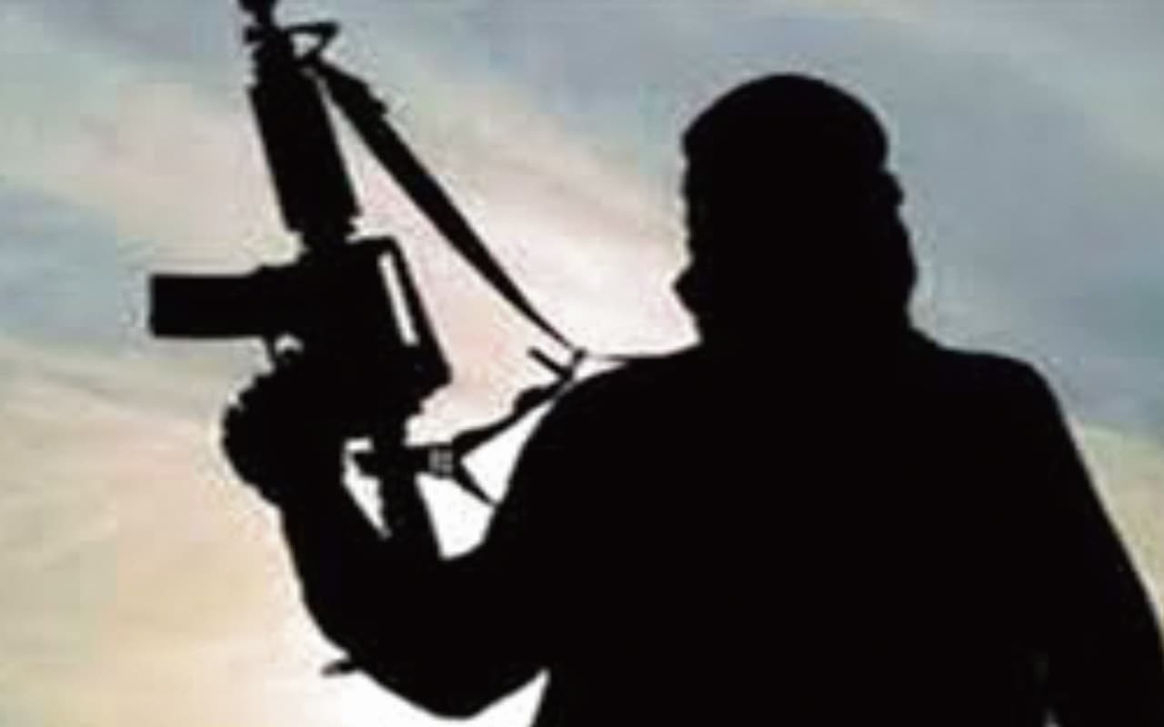 पलामू में रंगदारी मामला, पहचान के बाद भी गिरफ्तार नहीं होने पर लोगों ने किया अनिश्चितकाल के लिए बाजार बंद पलामू में रंगदारी मामला, पहचान के बाद भी गिरफ्तार नहीं होने पर लोगों ने किया अनिश्चितकाल के लिए बाजार बंद