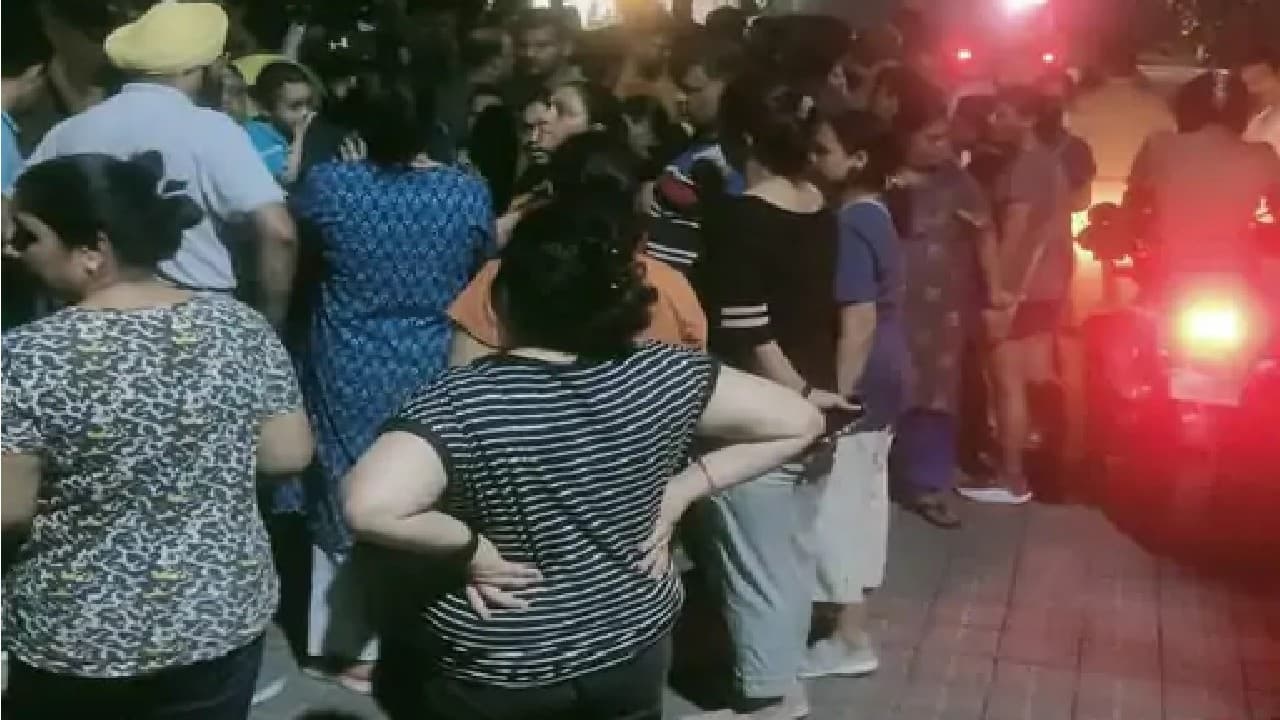 Noida: जेवर एयरपोर्ट में नौकरी लगवाने के नाम पर सैकड़ों लोगों से ठगी, नोएडा पुलिस ने दो लोगों को किया गिरफ्तार
