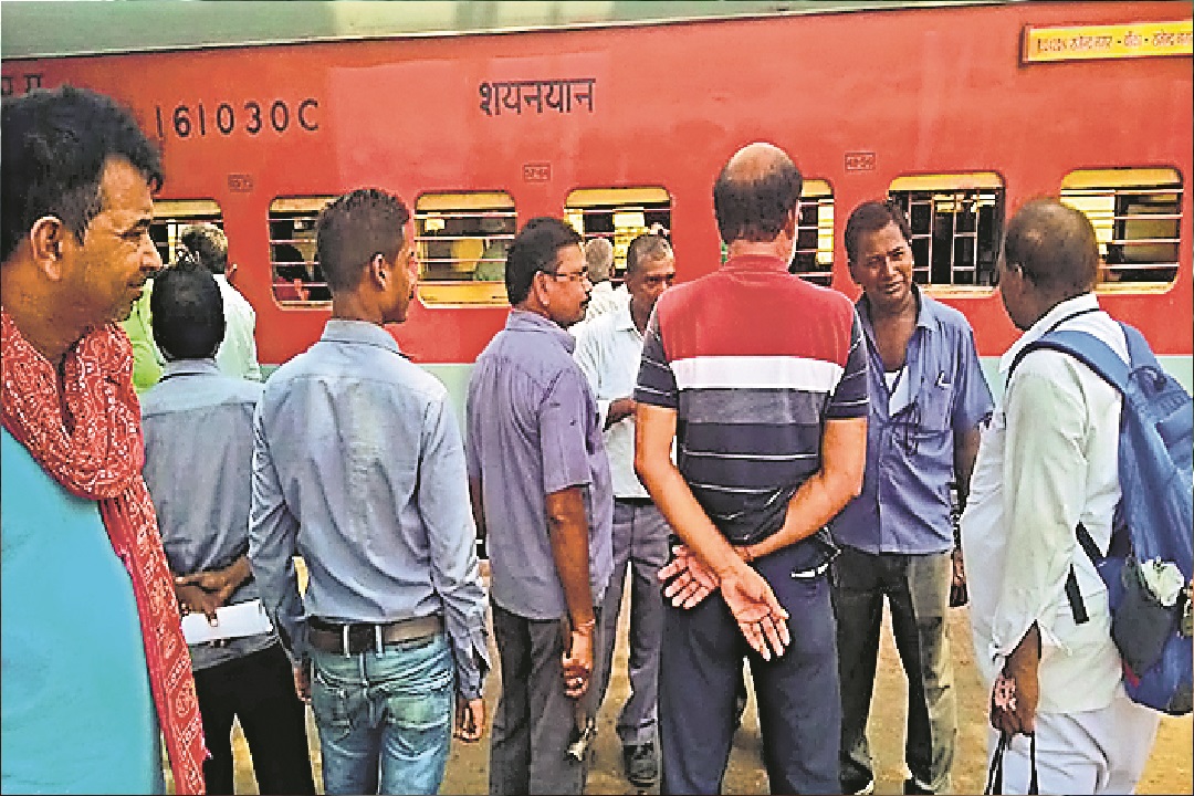 बर्निंग ट्रेन बनने से बची बांका-राजेंद्रनगर इंटरसिटी एक्सप्रेस, सुल्तानगंज रेलवे स्टेशन पर अफरातफरी