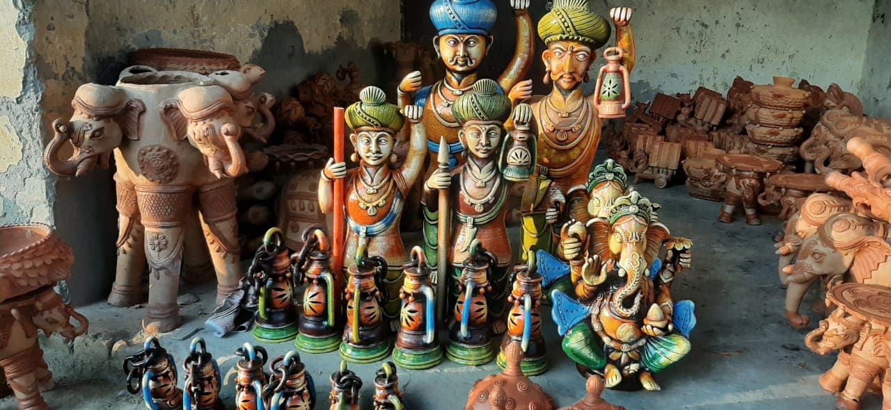 Exclusive: गोरखपुर में बनी टेराकोटा की कलाकृतियों की दीपावली में बढ़ी मांग, ODOP स्कीम ने बदल दी जिंदगी