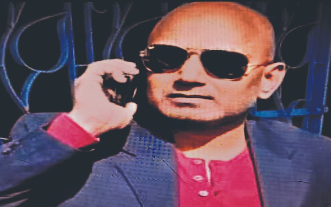 निरसा के ओंकार बाबा समेत नौ पर प्राथमिकी दर्ज, प्रताड़ना, ठगी व मारपीट का आरोप