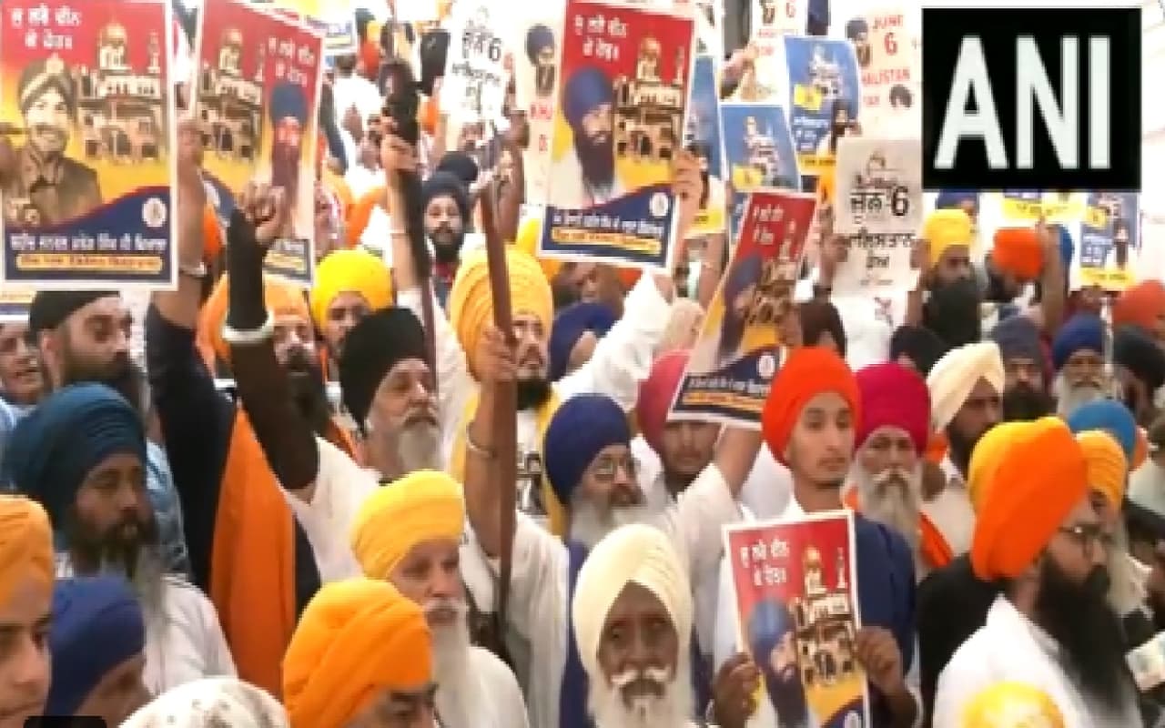 Amritsar: गोल्डन टेंपल में लहराए गए भिंडरावाला के पोस्टर, खालिस्तान के समर्थन में लगे नारे, देखें वीडियो