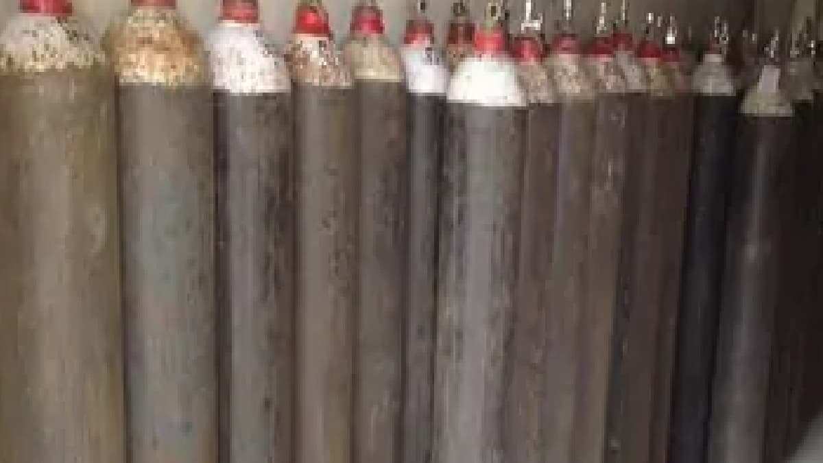 ऑक्सीजन आपूर्ति को लेकर सुप्रीम कोर्ट ने कर्नाटक हाईकोर्ट के फैसले पर हस्तक्षेप से किया इनकार, केंद्र को लगायी फटकार ऑक्सीजन आपूर्ति को लेकर सुप्रीम कोर्ट ने कर्नाटक हाईकोर्ट के फैसले पर हस्तक्षेप से किया इनकार, केंद्र को लगायी फटकार