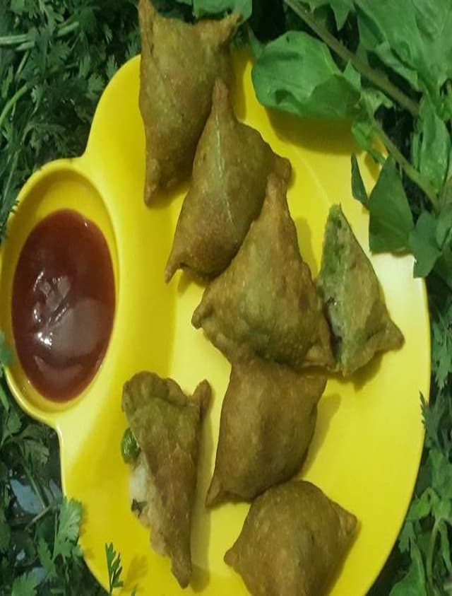 Palak Samosa: क्या आपने खाया है हरा समोसा? जानें कहां मिलेगा