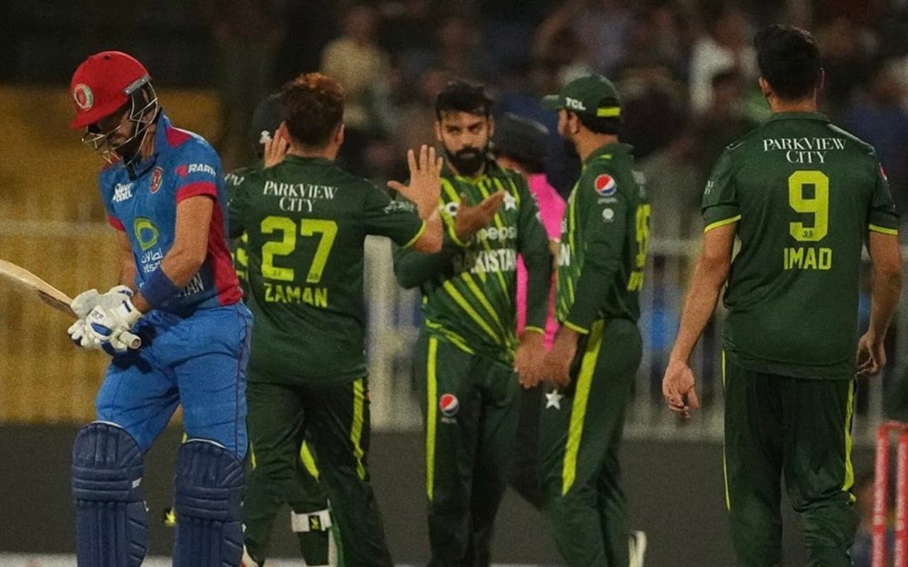 PAK vs AFG: टी20 सीरीज के आखिरी मुकाबले में पाकिस्तान ने अफगानिस्तन को हराया, शादाब का आलराउंड प्रदर्शन PAK vs AFG: टी20 सीरीज के आखिरी मुकाबले में पाकिस्तान ने अफगानिस्तन को हराया, शादाब का आलराउंड प्रदर्शन