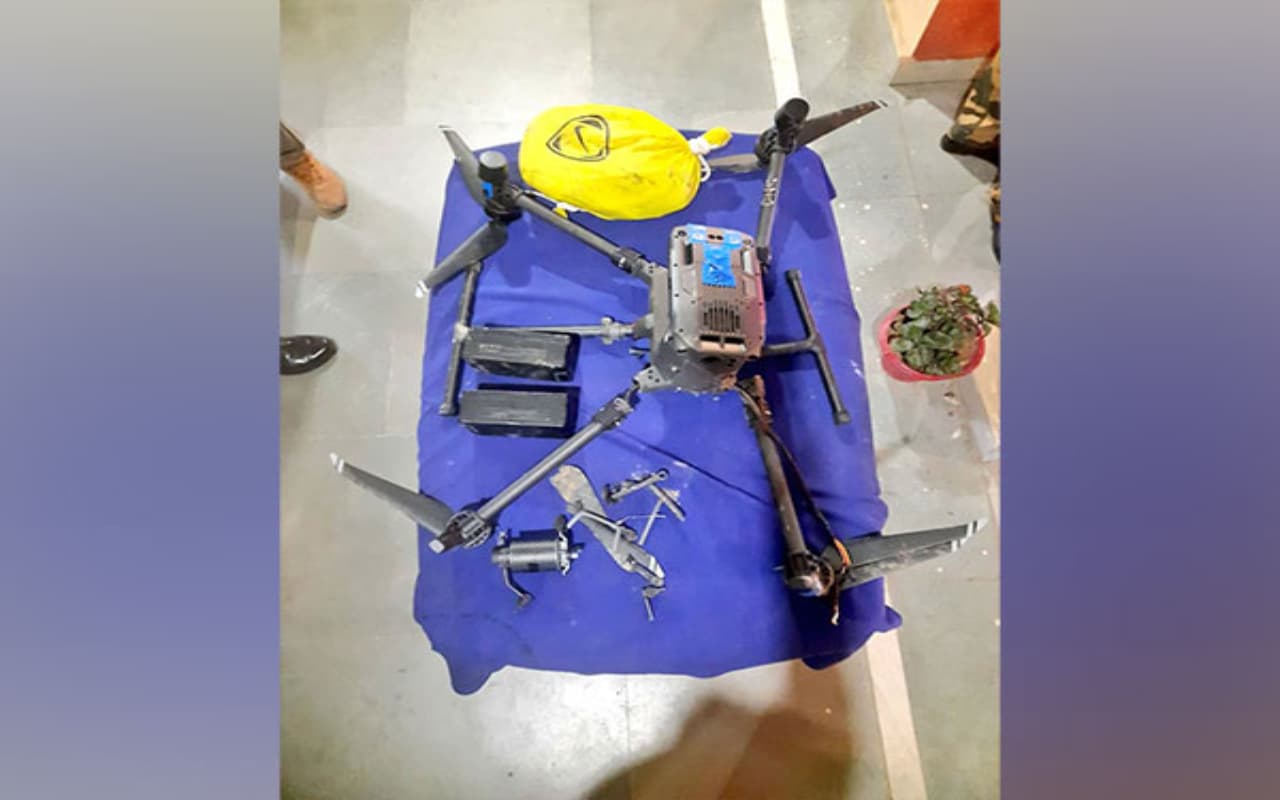 Punjab: बॉर्डर क्रॉस कर रहे पाकिस्तानी ड्रोन को बीएसएफ ने किया ढेर, 3.1 किलोग्राम हेरोइन बरामद