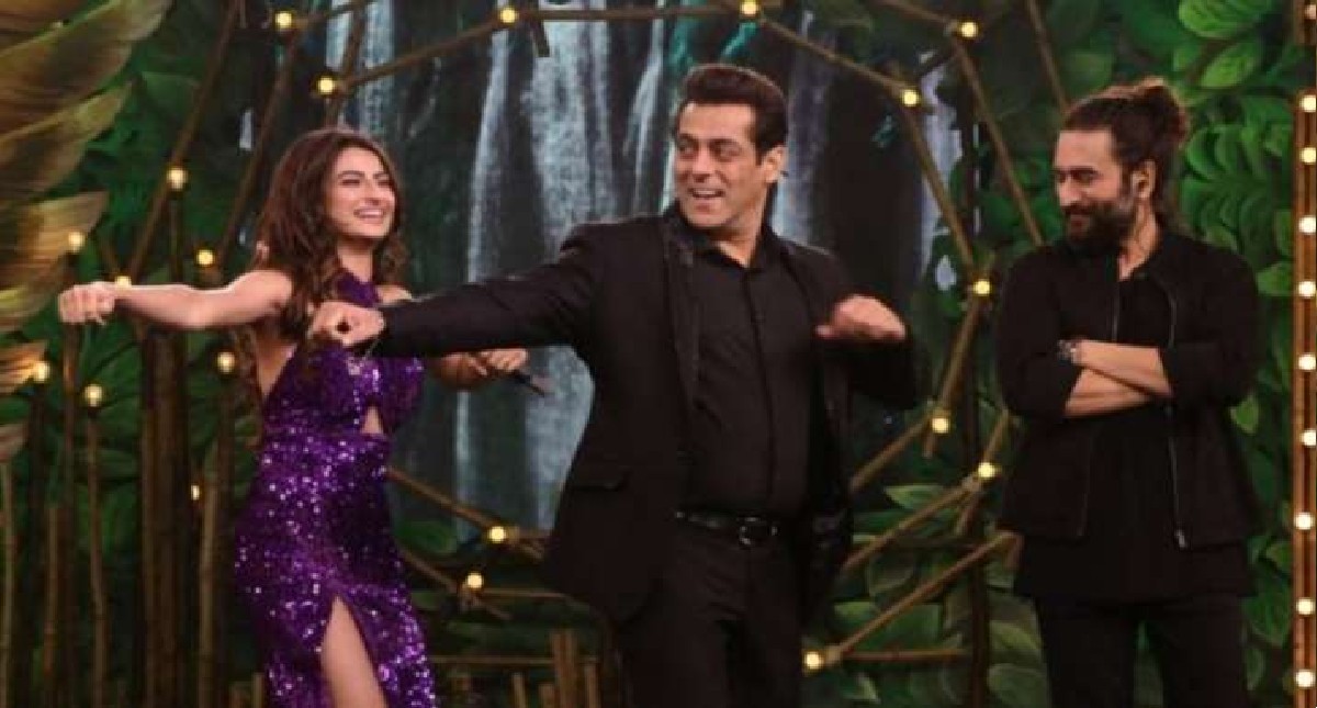 Bigg Boss 15: सलमान खान ने पलक तिवारी के साथ किया डांस, सिद्धार्थ निगम ने सिखाया एक्टर को खास डांस स्टेप