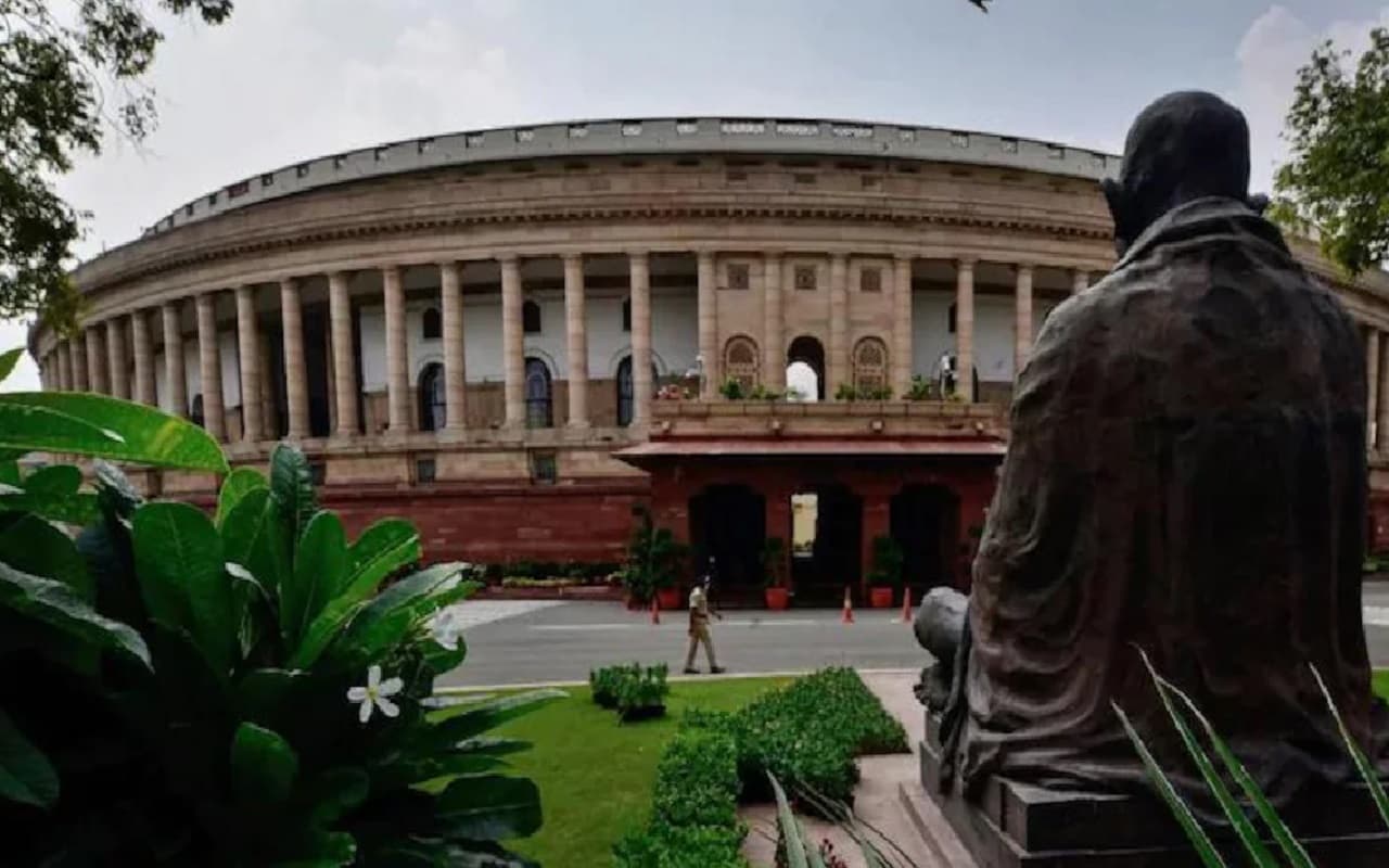 Parliament Lunch Menu: संसद में आज का फूड मेन्यू बेहद खास, सांसदों को परोसी गयी रागी और बाजरे की रोटी