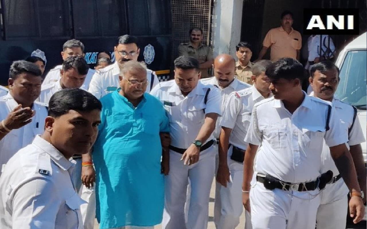 SSC Scam : पार्थ चटर्जी को शिक्षक भर्ती घोटाले मामले में सीबीआई की विशेष अदालत में किया गया पेश