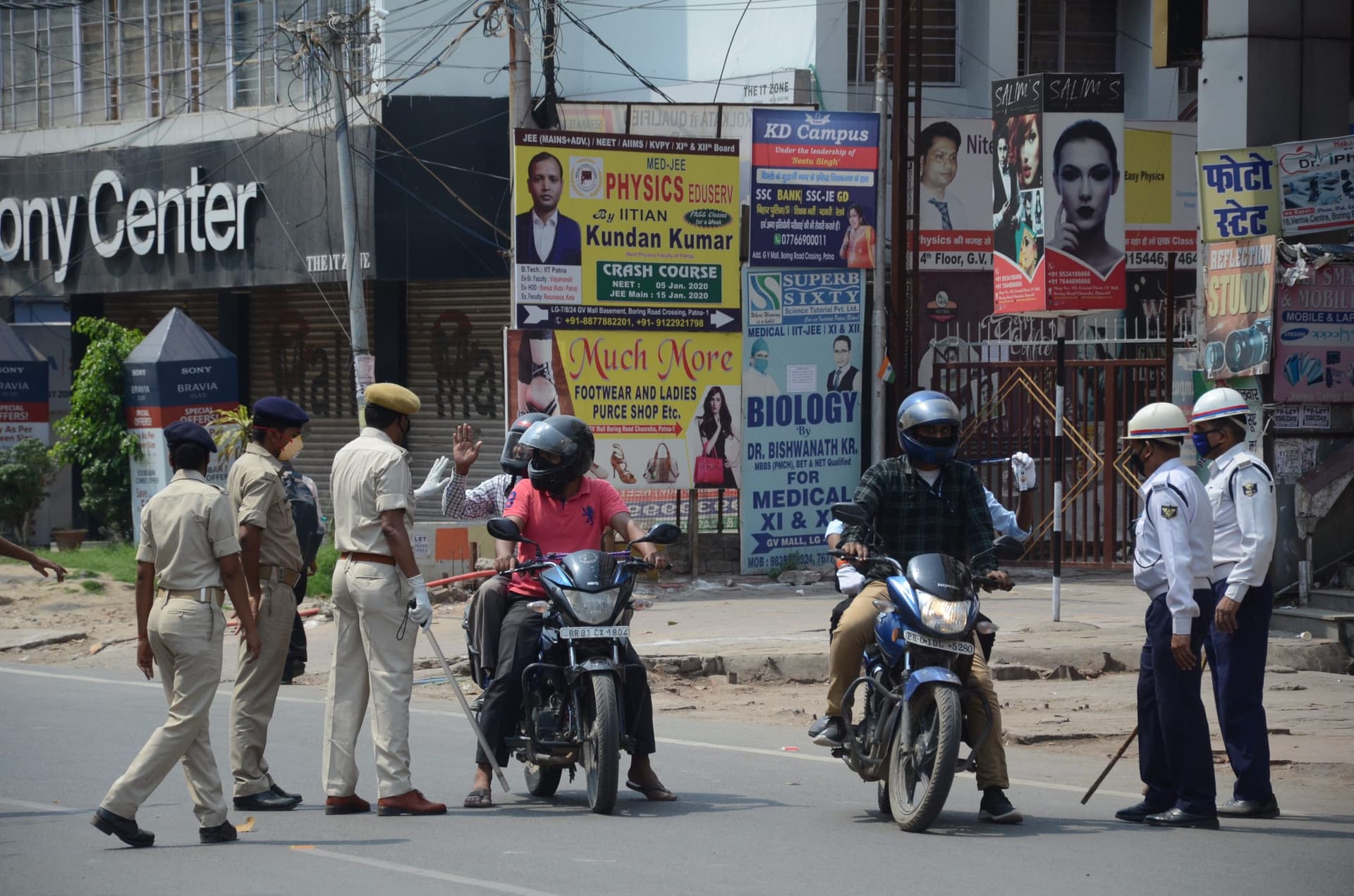 कोविड-19 के नियमों का उल्लंघन करने पर क्या पुलिस लेगी जुर्माना ?